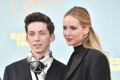 Andrew Barth Feldman und Jennifer Lawrence bei der Premiere des Kinofilms 'No Hard Feelings' im Zoo Palast. Berlin, 15.06.2023